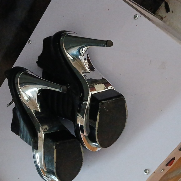 Black and chrome platform heel - Picture 6 of 6